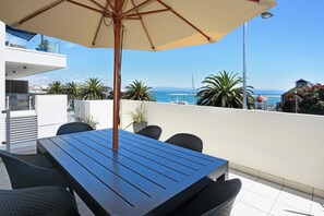 Outdoor dining with Views
