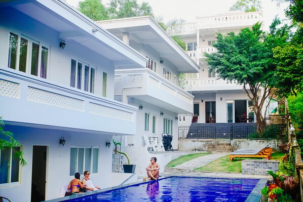 Delux family room with pool view