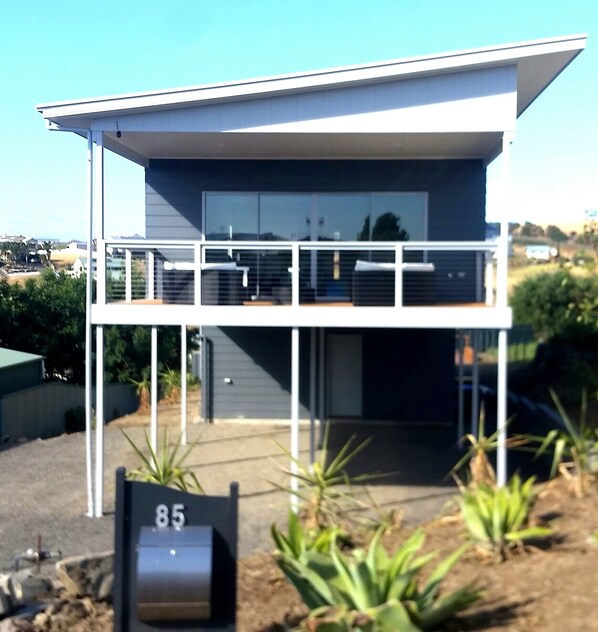 85 Battye Rd Encounter Bay. SEASIDE SERENITY.  Your luxury beach side home