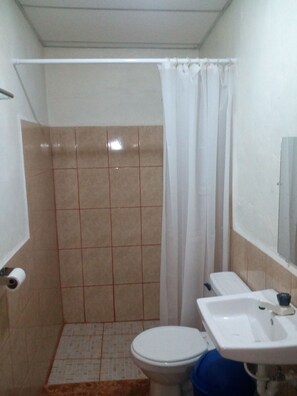 foto of the bathroom.