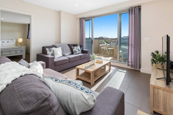 Living Area/Balcony