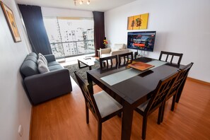 Dinig room / Living room [Smart TV, Spanish and English books - magazines]