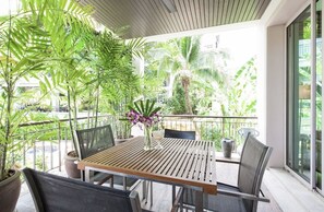 Outdoor Dining Area 