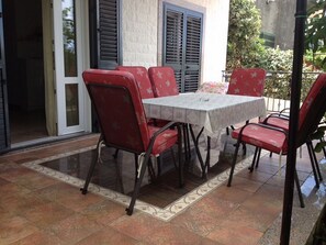 Outdoor dining