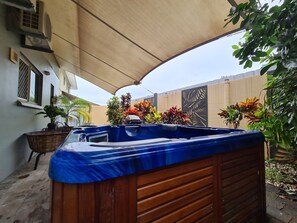 Bain à remous extérieur