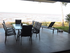 Outdoor brekkie in the early morning - a good time to cast a line off the beach.