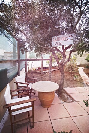 Our front seating garden area,you can enjoy your breakfast and relax.