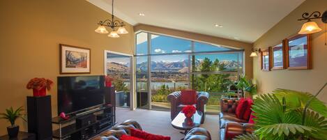 Lounge with view over the Shotover River