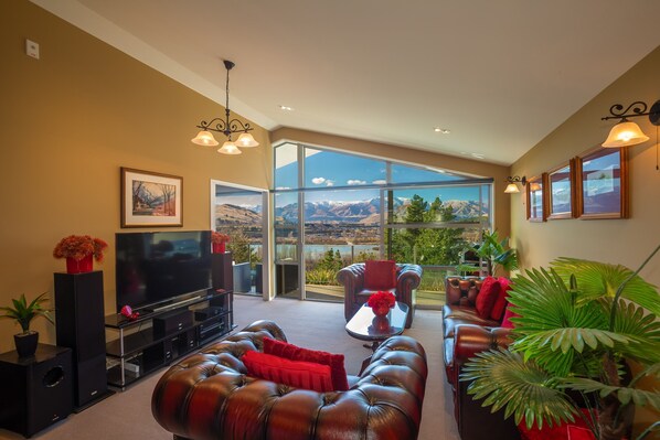 Lounge with view over the Shotover River