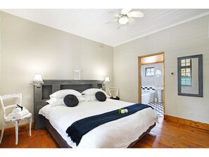 Clarkia Bedroom king or 2 single beds.  On-suite bathroom with bath and shower.