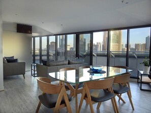 Stylish dining and living area with a great city view