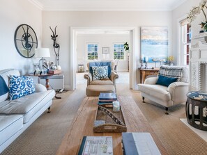 Be assured of a 5 star experience and come and relax on this cosy sofa