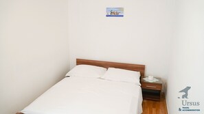 Second bedroom (ground floor)