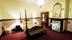 Ther Fearon Room
can accommodate 4 x guests in total.
