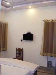 Homely  comfortable  Hotel Vacation for large and small groups/families