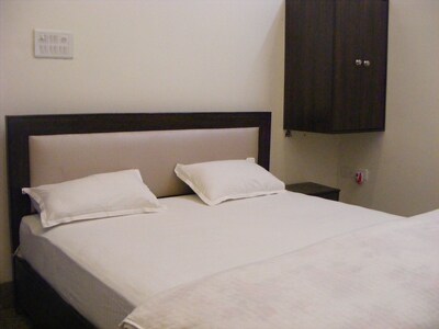 Homely  comfortable  Hotel Vacation for large and small groups/families