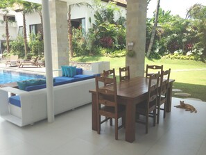 Open plan area in Main Residence : enjoy a welcome refreshment with your hosts 
