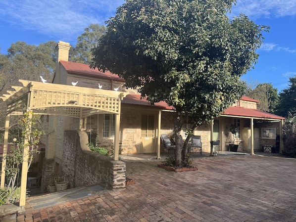 Exterior view Manager 2 bedded bluestone Cottage