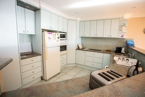 Fully equipped kitchen with dishwasher and espressotoria coffee pod machine