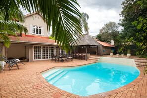 Pool and braai area