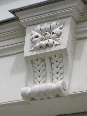 détail de la facade en pierre de tuffeau
