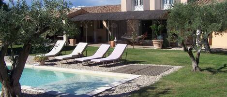 Maison provençale avec piscine chauffée