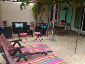 La Terrasse et ses Lits de Jardin