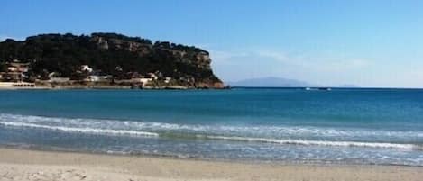 La plage du rouet est à 100 mètres ....