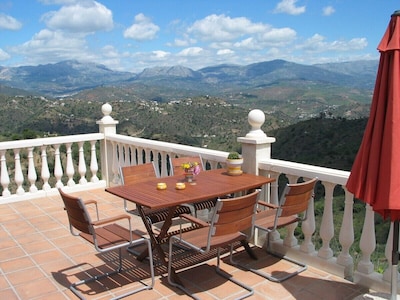 Villa with private heated pool and great view: peace and space guarantee