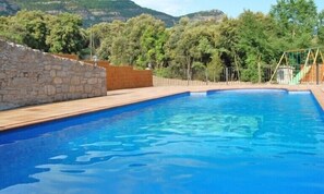 Enjoy the warm days in the wonderful fenced pool