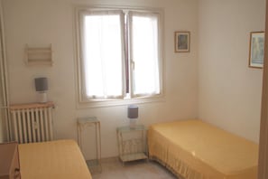 Chambre 2 avec placard