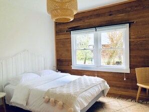 Bedroom 1 - Queen Size Bed 
