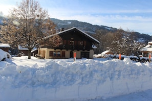 Chalet Nicole from the cleared parking on a glorious ski day.