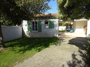 Annex house and canopy
