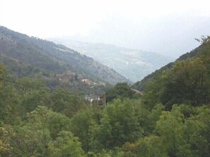 Relax and enjoy stunning views across the valley
