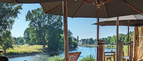 Willkommen an der Donau - Ausblick von der SUITE Richtung alter Donauhafen