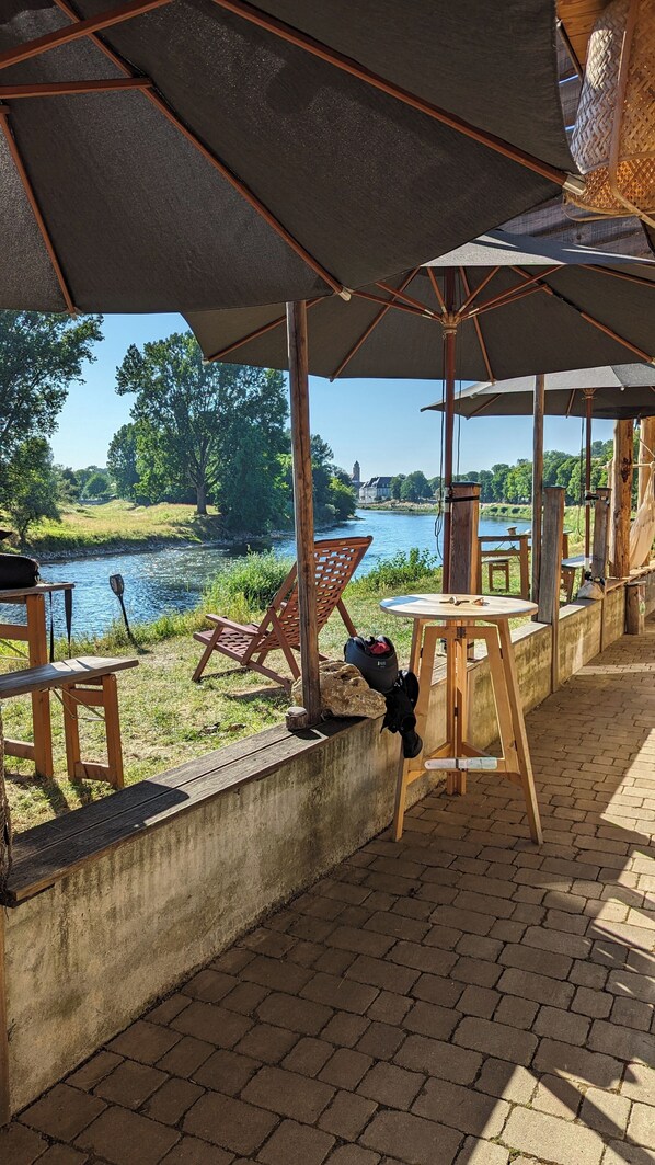 Willkommen an der Donau - Ausblick von der SUITE Richtung alter Donauhafen