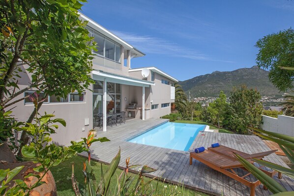 Private pool with stunning mountain views.