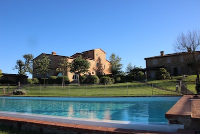 Luxuriöse Wohnung in renovierte authentische Borgo mit Schwimmbad