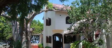 Entrance to Himaya House with sea in background