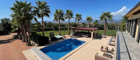 Villa Cas Mariné mit beheiztem Pool und Außenküche