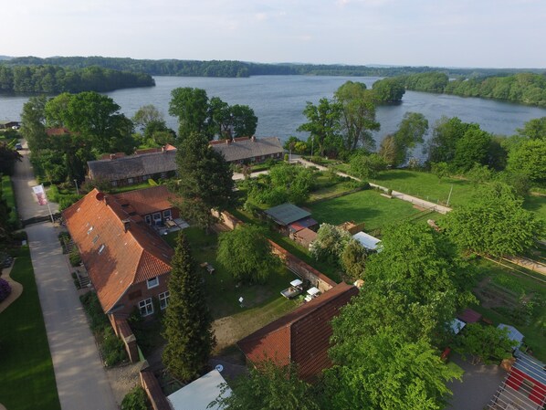 der alte Forsthof vor dem grossen Eutiner See