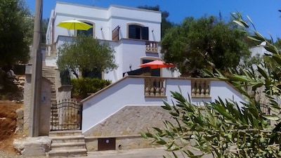 ANDRANO. Location CAVE GREEN. Villa with sea view