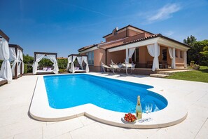Villa Mirna with private pool