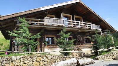 Large holiday chalet - Alpine chalet with panoramic mountain views