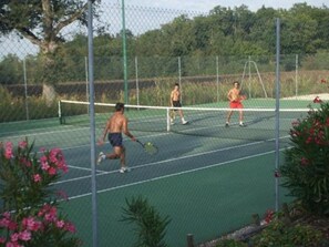 tennis réservé au gite.