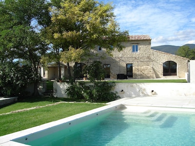 Große Stein mas mit beheiztem Pool und Spa in der südlichen Provence, Luberon