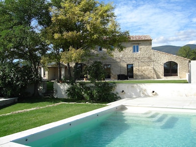 Large stone mas with heated pool and spa in Southern Provence,Luberon