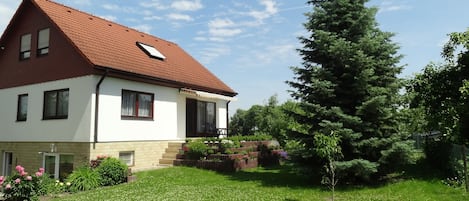 Das Haus mit der Dachgeschossferienwohnung
