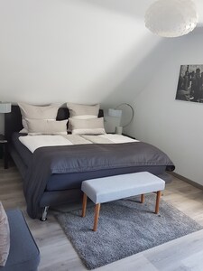 Neue, top ausgestattete Ferienwohnung/Messeapartment mit 2 Schlafzimmern